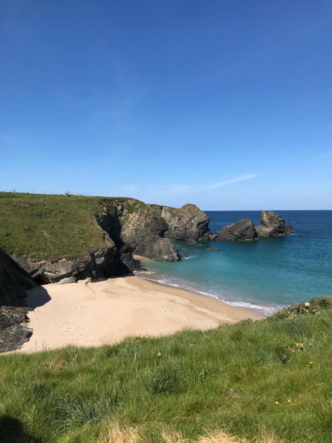 Tides Reach, Deluxe Shepherds Hut 1, 100M From The Beach Saint Merryn Luaran gambar