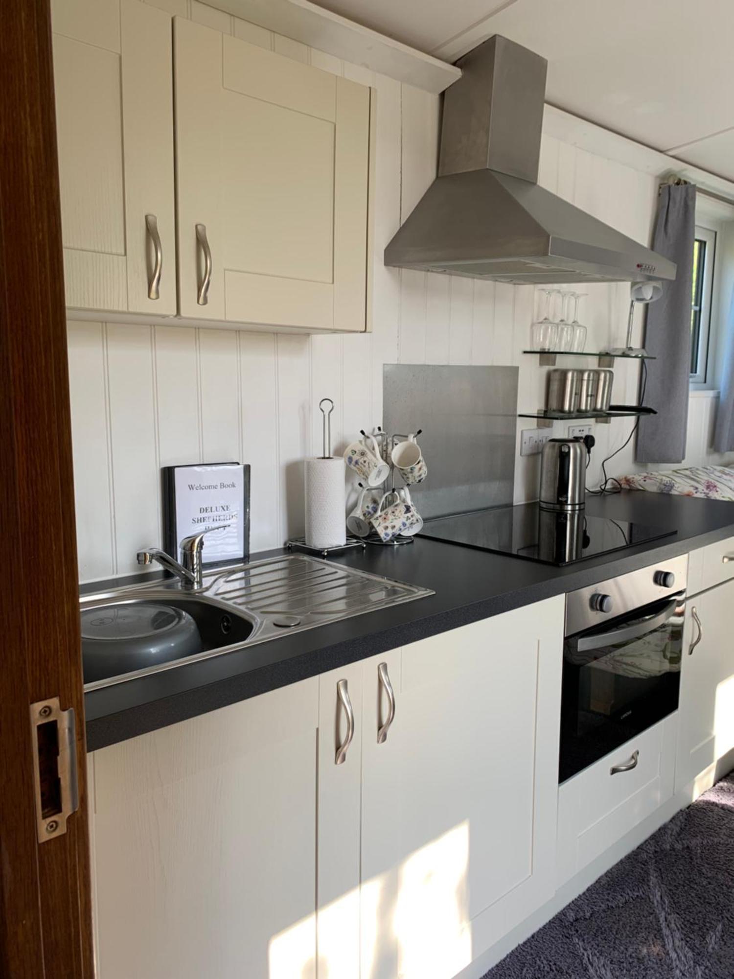 Tides Reach, Deluxe Shepherds Hut 1, 100M From The Beach Saint Merryn Luaran gambar